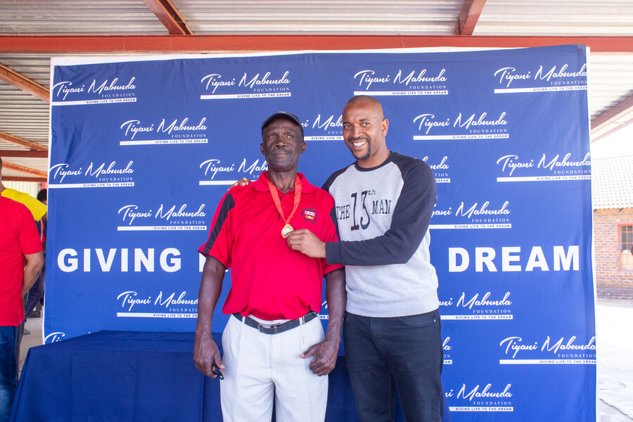 A team poses with Tiyani Mabunda